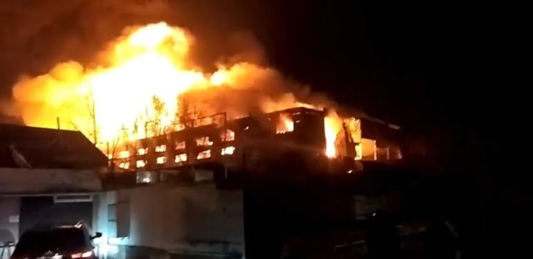 Rusya’da depoda büyük yangın (DHA)