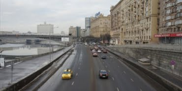 rusya-da-otobus-devrildi