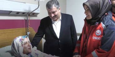 saglik-bakani-koca-yaralilari-ziyaret-etti_6936_dhaphoto1