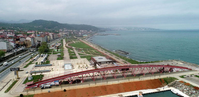 sahilde-iki-yaka-arasina-yapilmadigi-icin-elestirilen-kopruye-cozum-araniyor_3592_dhaphoto1