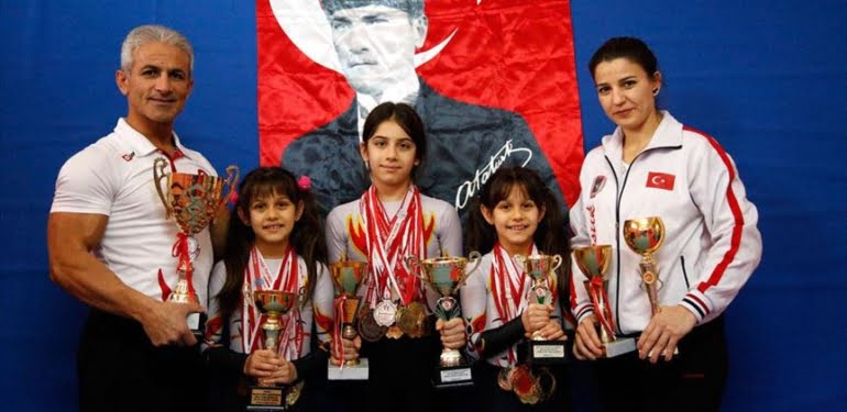 Cimnastikçi anne babanın madalya avcısı şampiyon çocukları