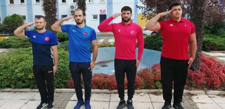 Şampiyon güreşçiler Mehmetçik oldu