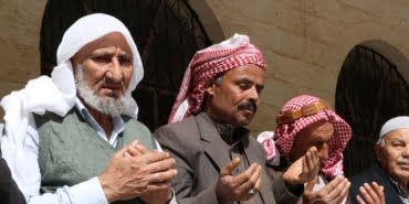 sanliurfada-idlib-sehitleri-icin-giyabi-namaz-kilindi_5252_dhaphoto3-scaled