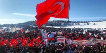 sarikamis-sehitleri-icin-20-bin-kisi-karda-yurudu_6558_dhaphoto4
