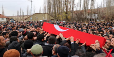 sehit-astsubay-duymaz-son-yolculuguna-ugurlandi_6002_dhaphoto4