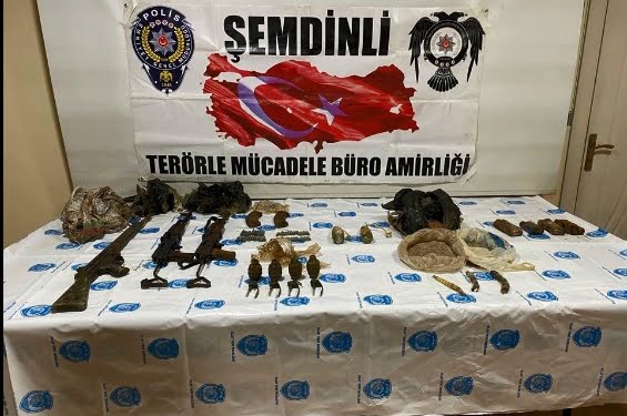 Şemdinli’de, drone destekli operasyonda PKK’ya ait silah mühimmat ele geçirildi