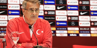 A Milli Futbol Takımı Teknik Direktörü Şenol Güneş, bası