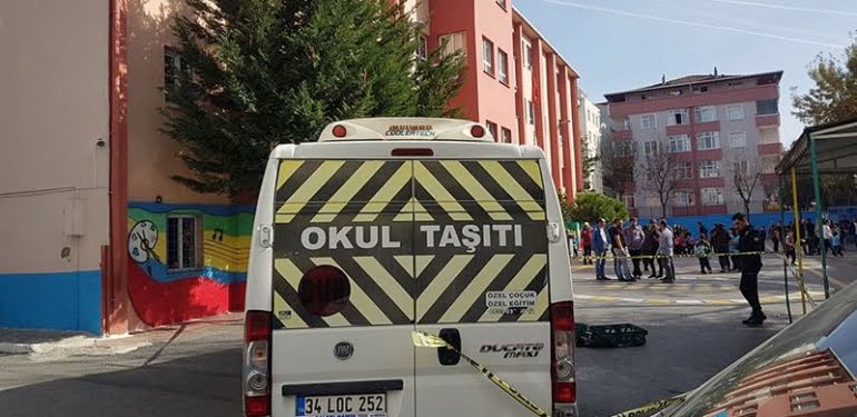 servis-araci-ogrenciye-carpti