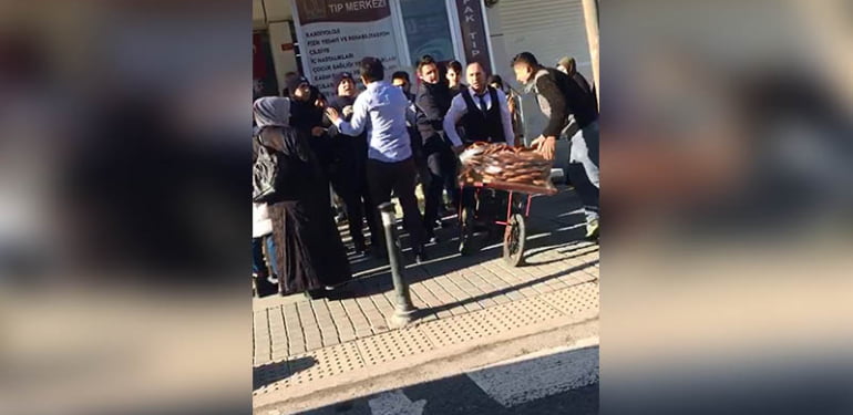 Bütün simitleri alarak zabıtalara engel oldu