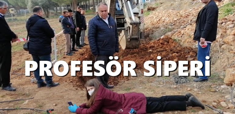 Kadın profesör kepçenin önüne yattı