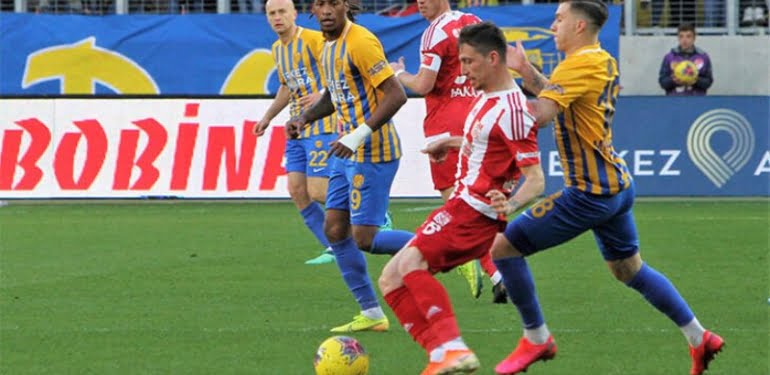Sivasspor 3 puana ikinci yarıda uzandı