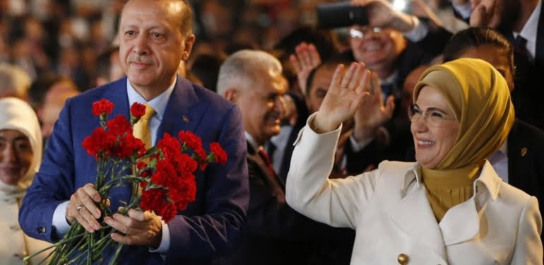 AKP’liler şikayetçi: FETÖ partideki gruplara sızdı