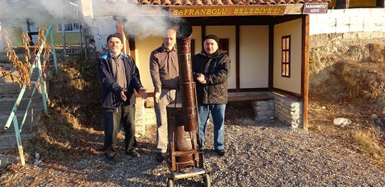 VİDEO – Köylüleri ısıtmak için seyyar soba yaptı