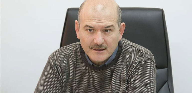 Süleyman Soylu’dan çocuğun kürsüde ‘hain’ demesine övgü