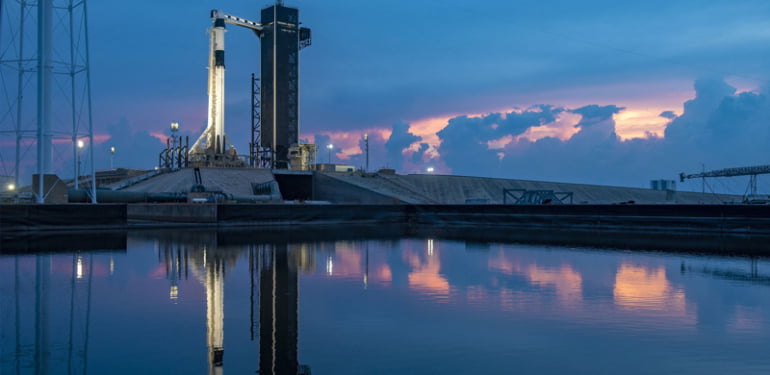 SpaceX’in astronotlu uzay yolculuğu ertelendi!