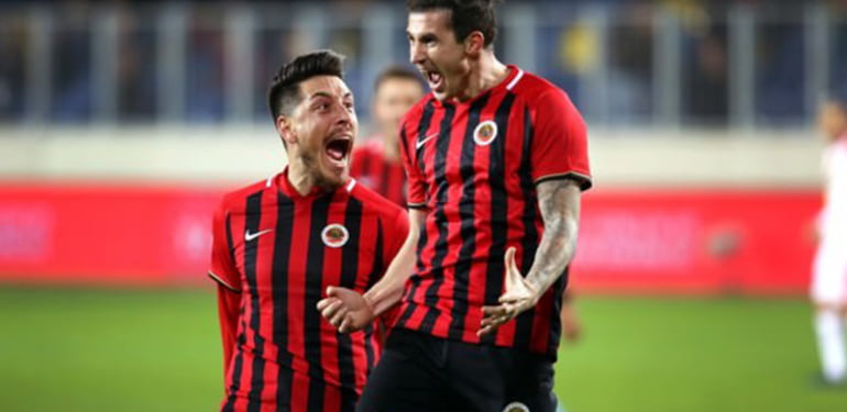 stancu_ikinci_baharini_yasiyor_1576402597_9912