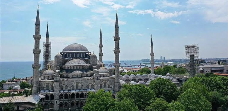 Kutsallara siyaset gölgesi… Ayasofya’dan sonra şimdi de Sultanahmet gerilimi