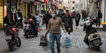 tahtakalede-koronavirus-tedbirlerine-ragmen-yogunluk-yasandi_3537_dhaphoto1