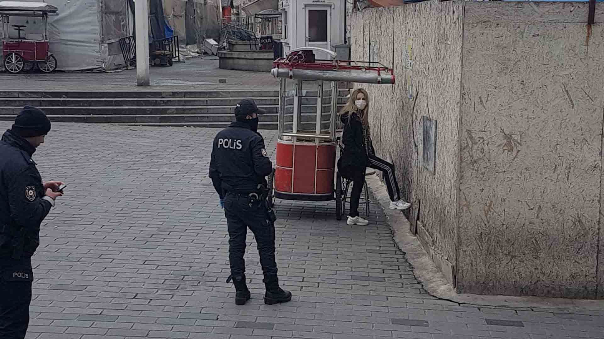 taksim-ilkyardim-hastanesinden-karantinadan-kacan-kadin-yakalandi-1-_3393_dhaphoto1