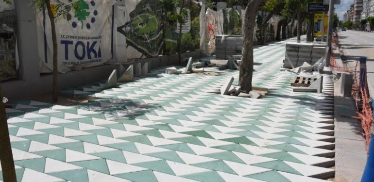 Yeni döşenen kaldırım taşları Eskişehir’de olay çıkardı