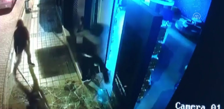 50 saniyede 80 bin liralık telefon çaldılar