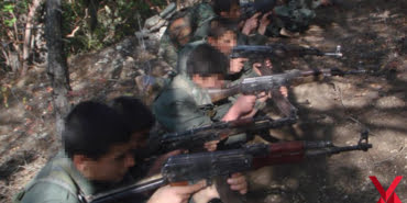 teror_orgutu_ypg_harekat_bolgesinde_cocuklari_kalkan_yapiyor_1570695367_6974