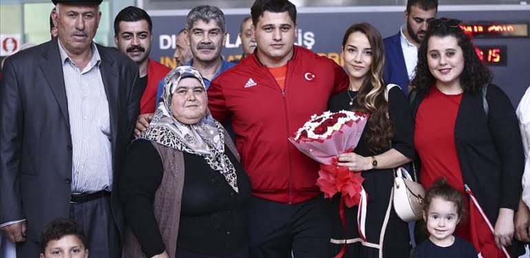 Rıza Kayaalp’ten havalimanında karşılama açıklaması