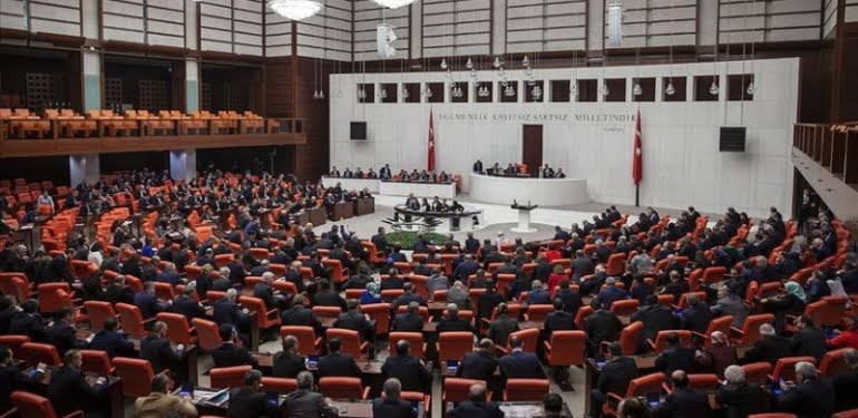 AKP kaynıyor… Vekiller ile bakanlar arasında çatlak: Telefonlarımıza dahi çıkmıyorlar!