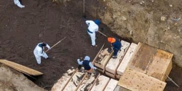 ABD’de koronavirüsten ölenler toplu mezarlara gömülüyor (DHA)