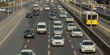 ISTANBUL'DA HAFTA SONU SOKAGA CIKMA YASAGININ BITMESININ ARDINDAN TRAFIK YOGUNLUGU ARTTI