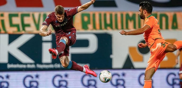 Trabzonspor, son dakikada yıkıldı