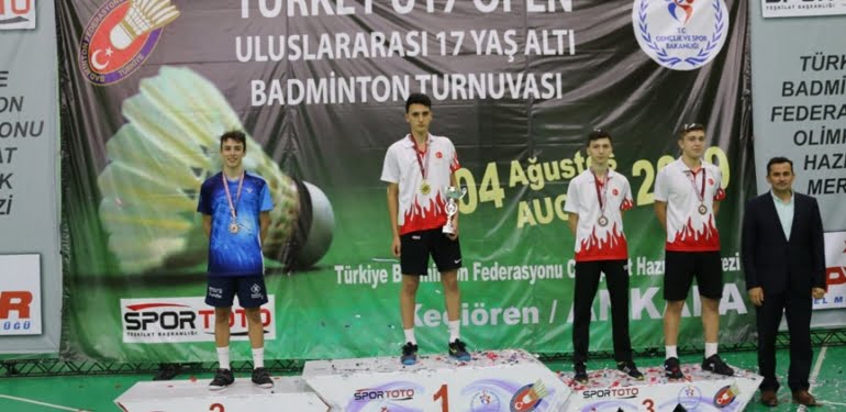 Türkiye badmintonda 5 kategoride şampiyon
