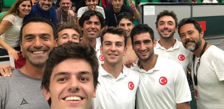 turkiye-davis-cupta-danimarkayi-3-2-yenerek-tarih-yazdi