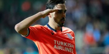 uefa-dan-asker-selamina-ceza-geldi