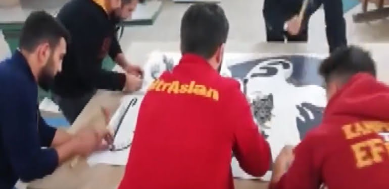 Galatasaraylı öğrencilerden 1905 çivi ve 1905 iple Atatürk portresi