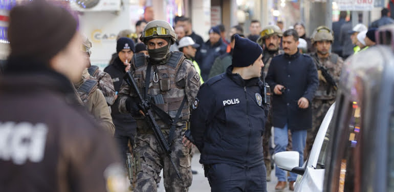 Ankara Ulus’ta otelin penceresinden ateş açıldı