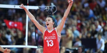 voleybolun-mavi-efe-si-performansiyla-buyuluyor