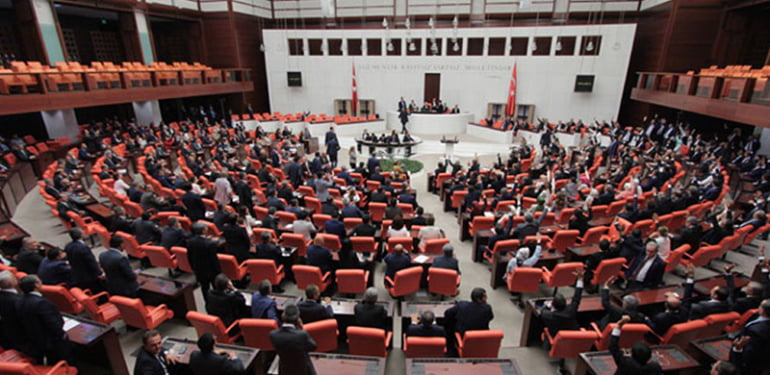 AKP yargı paketi taslak metnini MHP’ye sundu