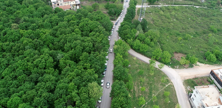 yasak-oncesi-kilometrelerce-icme-suyu-kuyrugu_3354_dhaphoto1