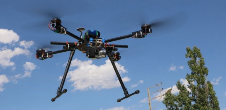 Yüksekovalı genç hurdadan drone tasarladı