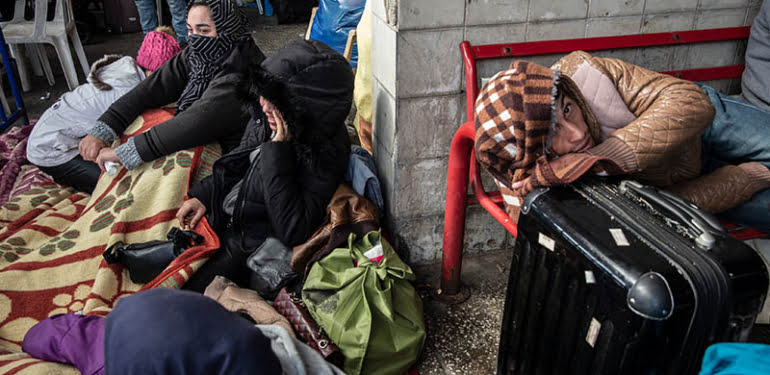 yunan-guvenlik-gucleri-gocmenleri-dovup-saatlerce-ac-susuz-birakmis_6281_dhaphoto12