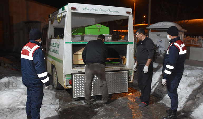 Sivas’ta sır ölümler: Babanın cesedi parçalanmış, oğlununki donmuş halde bulundu