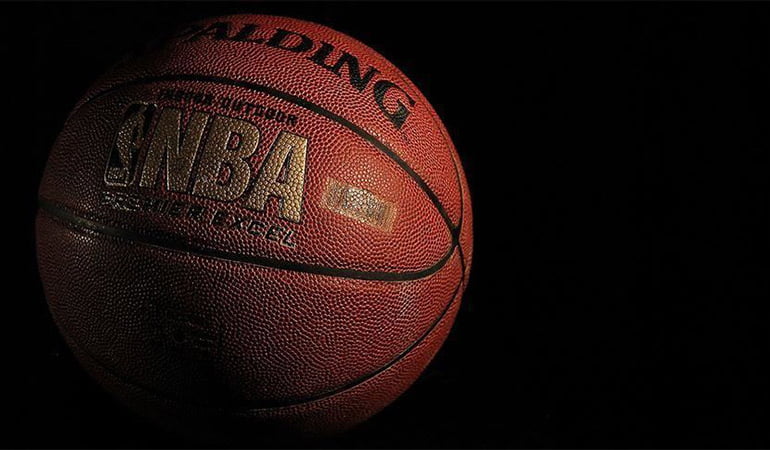NBA’de konferans liderleri Suns ve Bulls kazanmaya devam ediyor