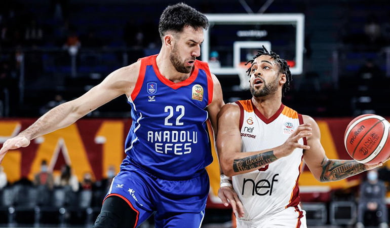 Galatasaray Nef-Anadolu Efes mücadelesinde taraftardan yönetime tepki