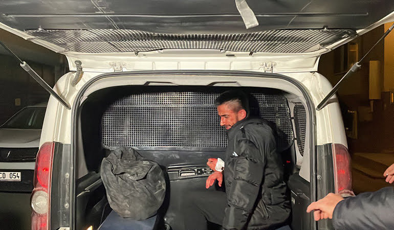 Annesinin boğazını kesti! ‘İçimdeki şeytan çıktı’ dedi