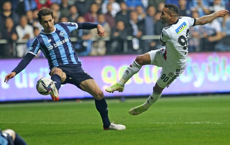 Nefes kesen maçta Beşiktaş son anlarda yıkıldı