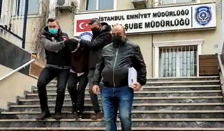 Sahte polisler kelepçeledikleri kişiyi öldürdü
