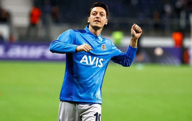 Kadro dışı kalmıştı… Mesut Özil’den derbi paylaşımı