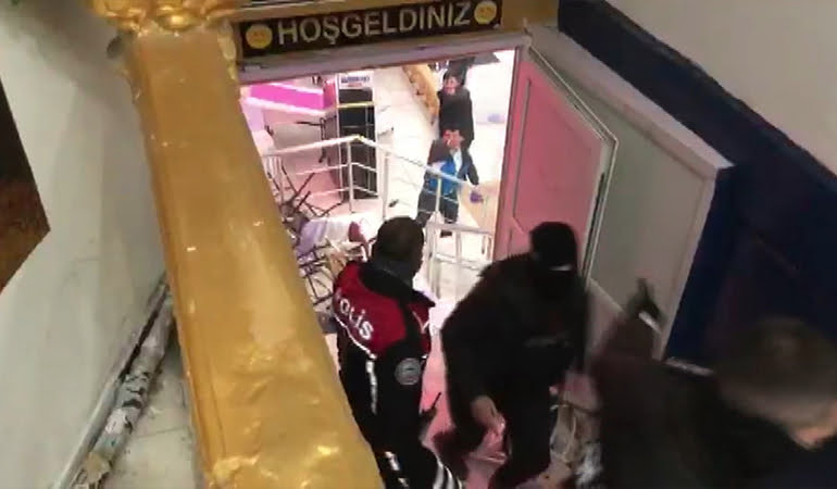Sultangazi’de polise saldırı