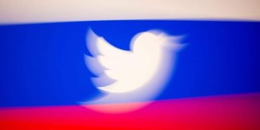 Russia-extends-Twitter-slowdown-warns-Facebook-YouTube